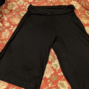 Black capri loose-fitting pants